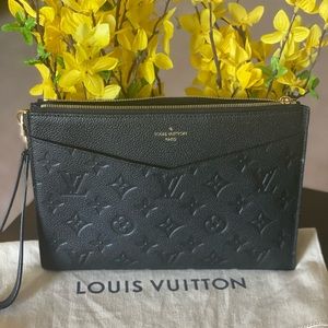 LOUIS VUITTON
Empreinte Pochette Melanie MM Black (TRADE or SELL)